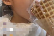吃冰淇淋的视频,冰淇淋美味瞬间捕捉