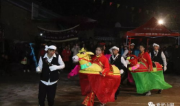 扭秧歌视频,视频中的民俗风情展现