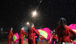 扭秧歌视频,视频中的民俗风情展现